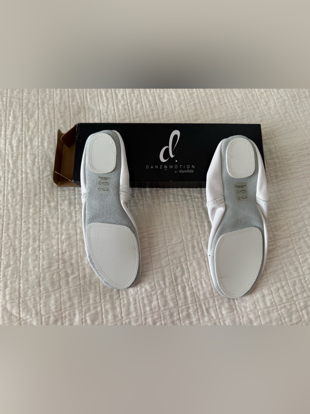 DanziMotion White Leather Ballet Gymnastics Slippers Size 5 New - Picture 2 of 3